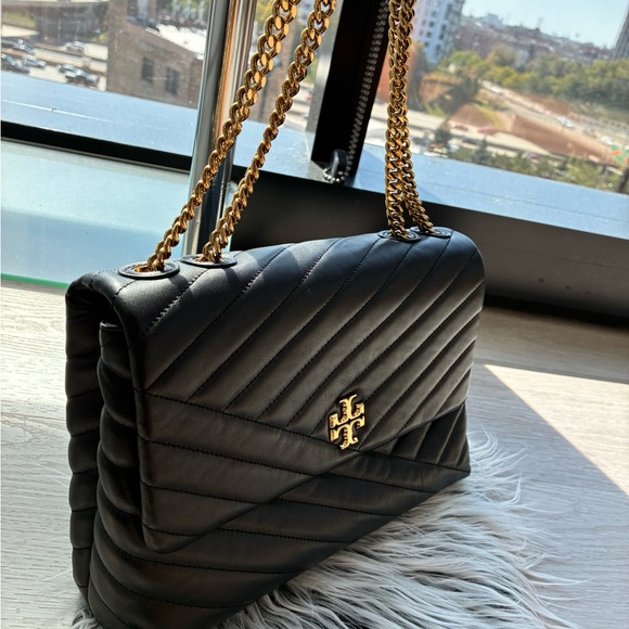 Tory Burch Black Kira Chevron Shoulder Bag - Picture 6 of 7